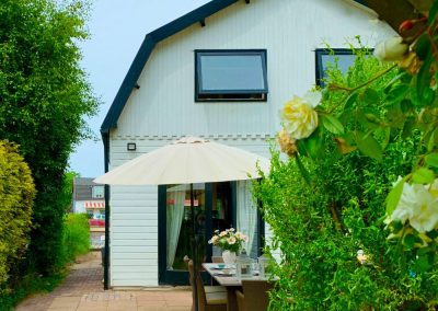 Holiday home at the water near Amsterdam, boat for rent